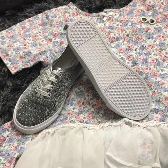 💥HOST PICK💥 Silver Metallic Sneakers - Picture 3 of 4